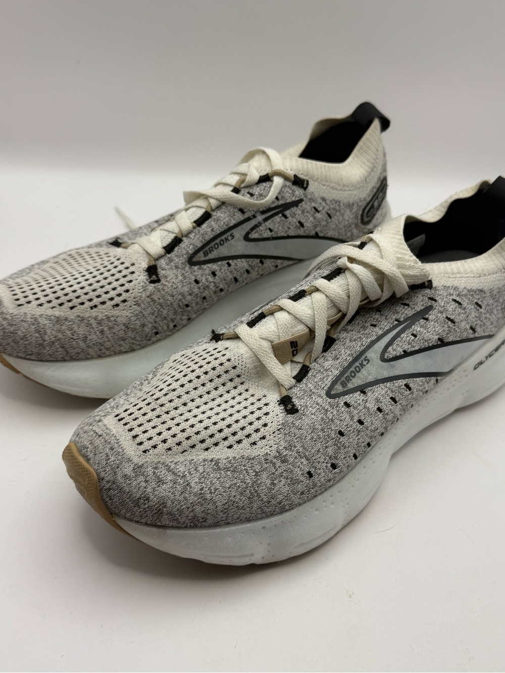 Brooks Glycerin 20 Womens Size 8 B Running Shoes White Gray Athletic Sneakers